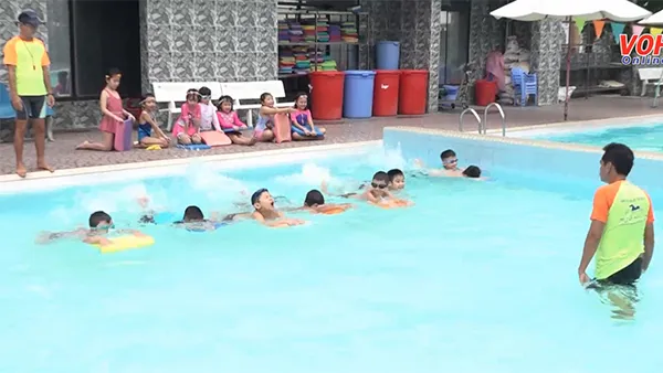 Quận 1 : Đơn vị đầu tiên cả nước phổ cập bơi cho bậc tiểu học