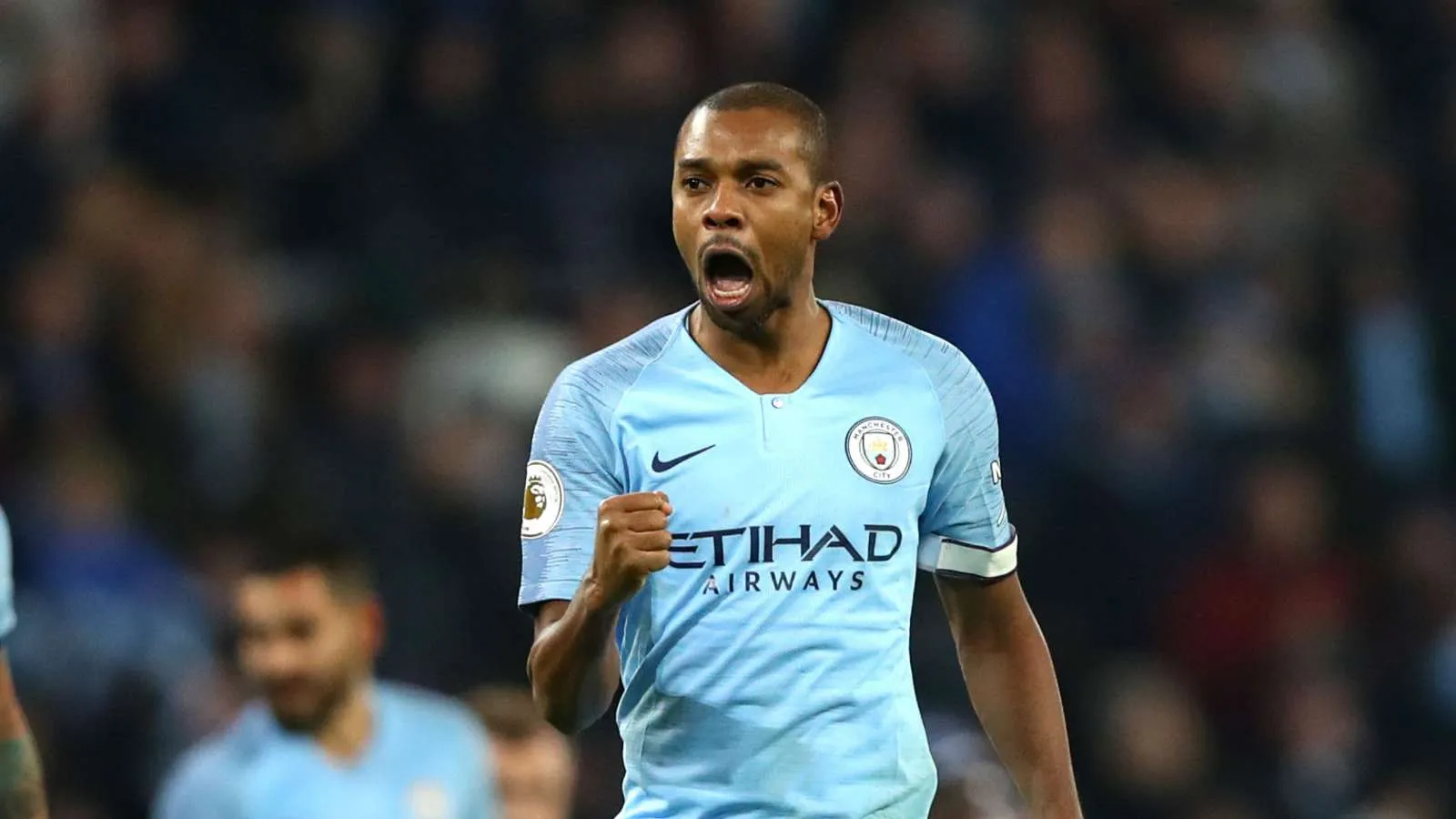 Tin bóng đá 05/01: Fernandinho hy vọng Liverpool sẽ sụp đổ