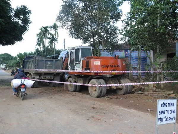Vụ nổ bom ở tỉnh Quảng Ngãi: Dừng thi công để rà phá bom mìn