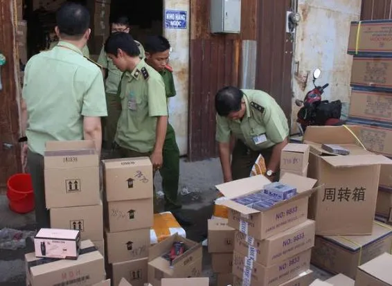 Bắt giữ hàng chục ngàn thùng mỹ phẩm không rõ nguồn gốc