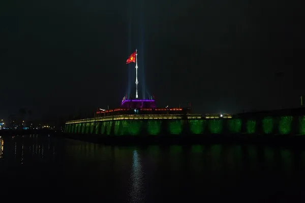 Huế bắn pháo hoa tại Quảng trường Ngọ Môn dịp Tết Kỷ hợi