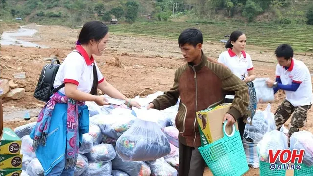 Sát cánh cùng gia đình Việt trao tặng 420 phần quà tết cho bà con nghèo vùng lũ tỉnh Thanh Hóa