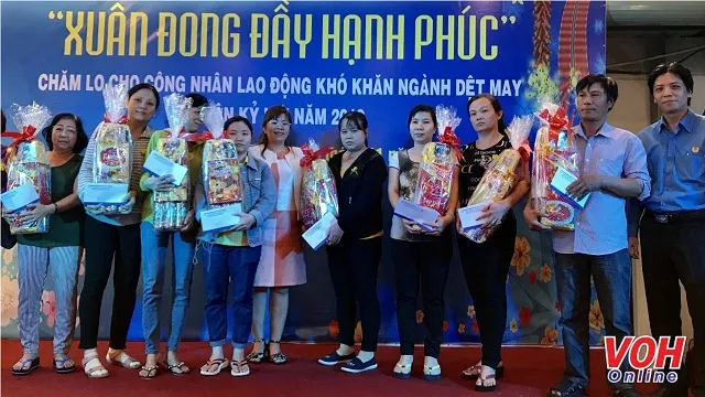 Mang xuân đong đầy đến với công nhân ngành dệt may