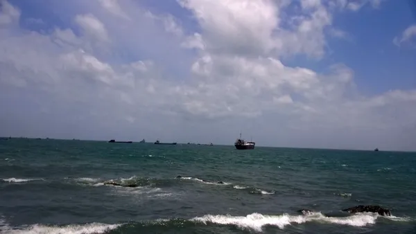 Dự báo thời tiết hôm nay 22/1: Vùng biển ngoài khơi Trung Bộ, Nam Bộ gió Đông Bắc mạnh