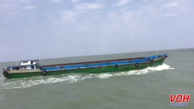 Vùng Cảnh sát biển 3 tạm giữ tàu vận chuyển 300 tấn phân lân không hoá đơn, chứng từ