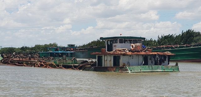 Bao giờ trị được nạn “đâm hà bá”