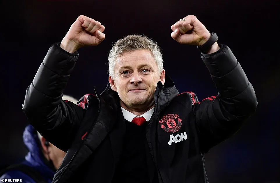 Tin thể thao 25/1: Huyền thoại MU ủng hộ Solskjaer ngồi vào ghế nóng