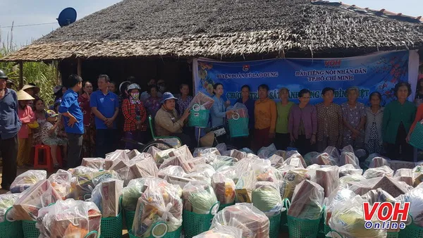 Sát cánh gia đình Việt VOH kết thúc hành trình trao tặng gần 2.000 phần quà tết cho bà con nghèo