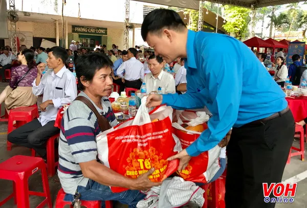 Tết sum vầy 2019: Tặng 1.000 phần quà cho công chức, viên chức, người lao động có hoàn cảnh khó khăn