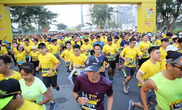 3.000 người tham gia đường chạy khởi đầu năm mới tỏa sáng