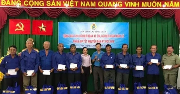 Thăm và tặng quà tết cho gia đình công nhân có hoàn cảnh đặc biệt khó khăn