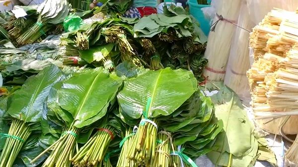 Nhộn nhịp chợ lá dong mùa Tết