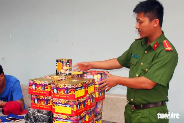 Đồng Nai: Bắt đối tượng mua pháo nổ trên mạng xã hội về bán