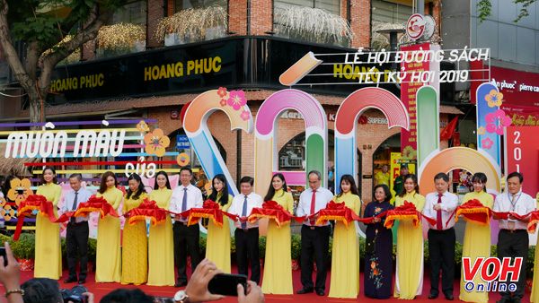 Đường sách Tết Kỷ Hợi 2019 với hơn 100.000 đầu sách