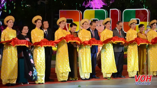 Đường hoa Nguyễn Huệ chính thức khai mạc phục vụ người dân dịp Tết Kỷ Hợi 2019 