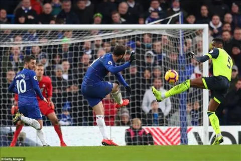 Tin tức Chelsea 03/02: Hủy diệt Huddersfield, HLV Sarri khen ngợi 2 cầu thủ