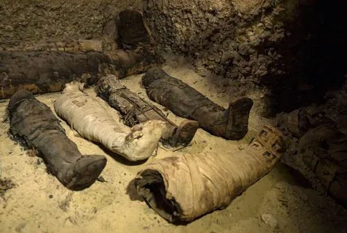 Phát hiện lăng mộ 2.000 năm chứa 50 xác ướp ở Ai Cập