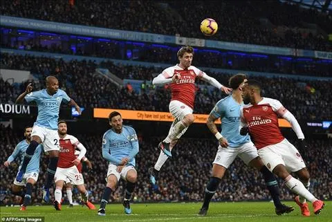 Tin tức Arsenal 04/02: HLV Emery thừa nhận bất lực trước Man City