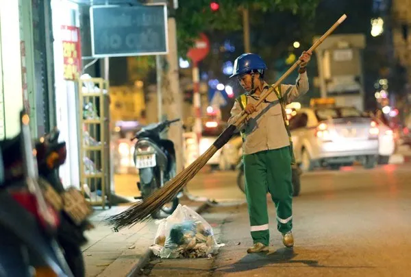 Những người âm thầm làm đẹp đường phố ngày Xuân