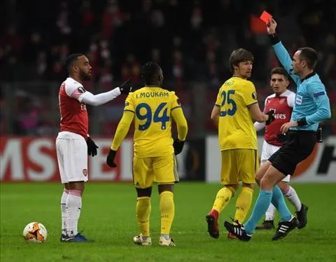 Tin bóng đá 15/2: Lacazette nói gì về chiếc thẻ đỏ phải nhận?