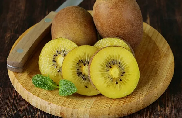 Giá cả thị trường hôm nay 17/2/2019: Kiwi vàng giá 200 ngàn đồng một kg