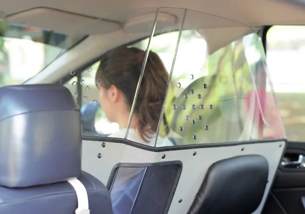 Thiết kế vách ngăn xe taxi chú ý điều gì để không gây sát thương?