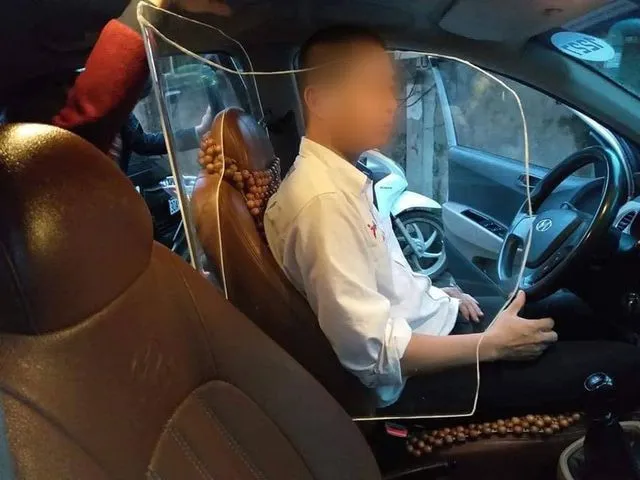 Cục Đăng kiểm ủng hộ xe taxi lắp khoang chắn bảo vệ tài xế