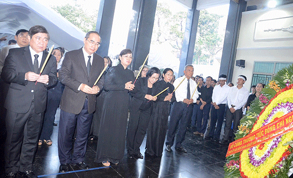 Lãnh đạo Thành phố viếng tang đồng chí Nguyễn Thị Thu