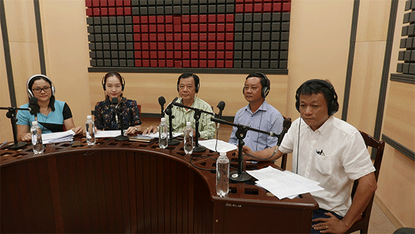 TPHCM đẩy mạnh “Cuộc vận động người dân không xả rác ra đường và kênh rạch”
