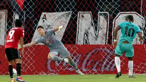 Văn Lâm được chấm điểm cao hơn cả thủ quân Muangthong trong ngày ra quân