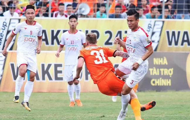 Quế Ngọc Hải lại khiến đối thủ dính chấn thương nặng