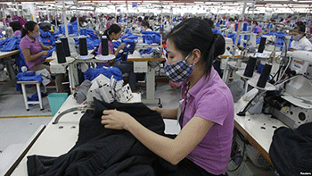 65% công nhân ngành may phải làm thêm giờ để có thêm thu nhập