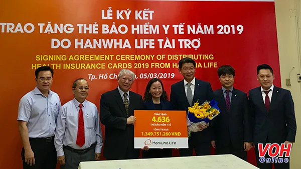 Trao tặng hơn 4.600 thẻ bảo hiểm y tế cho người dân nghèo