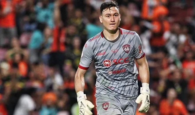 Văn Lâm tiếp tục tỏa sáng, Muangthong có thắng lợi đầu tiên ở Thai League