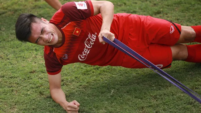 ĐT U23 Việt Nam nhăn mặt với bài tập nặng của tân HLV thể lực