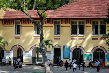 Ngôi trường trăm tuổi Marie Curie
