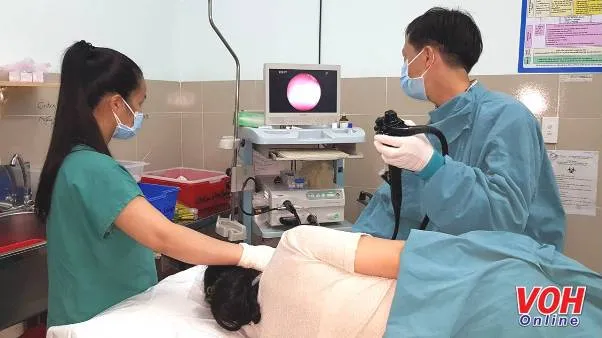 Hóc xiên que do ăn thịt nướng!