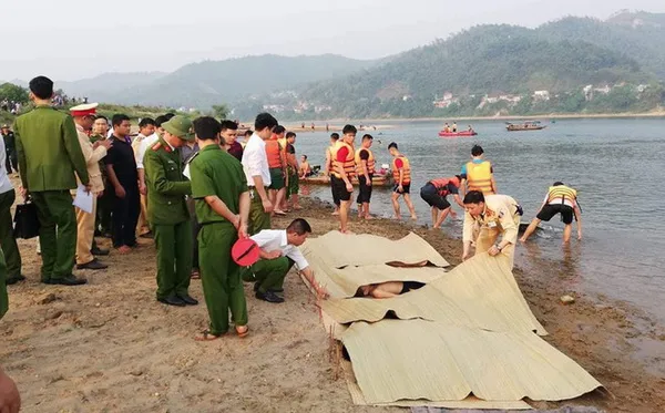 Thủ tướng yêu cầu làm rõ nguyên nhân khiến 8 cháu bé tại Hòa Bình bị đuối nước