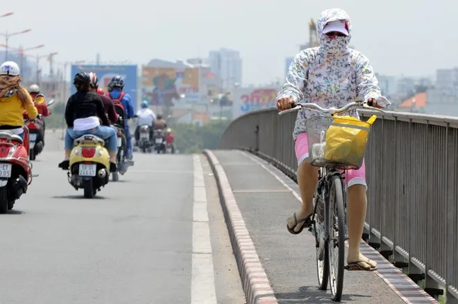 Sài Gòn cao điểm nắng, chỉ số UV cao, tốt nhất đừng nên ra đường buổi trưa