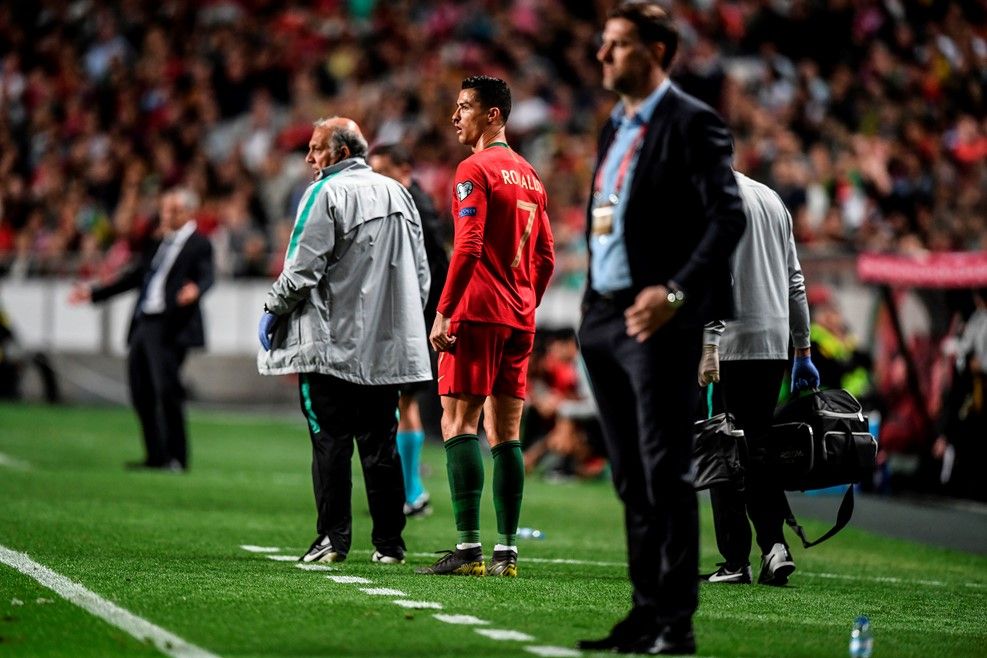 Dính chấn thương trận Bồ Đào Nha hòa Serbia tại Euro 2020, Ronaldo trấn an NHM