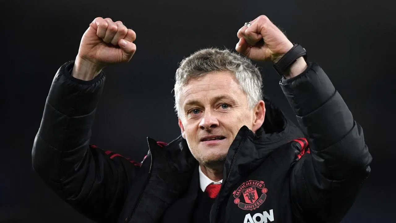 Man Utd ký hợp đồng chính thức với HLV Solskjaer