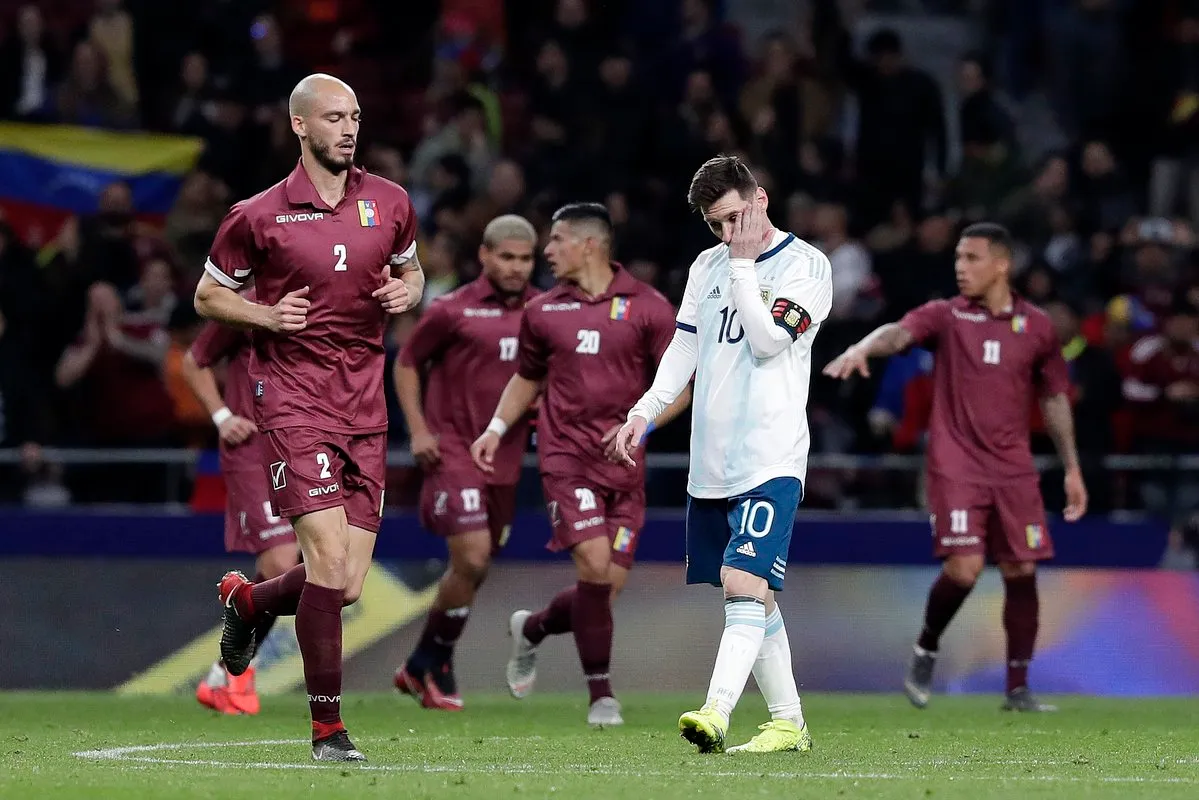 Messi được bảo vệ sau trận thua thảm của Argentina
