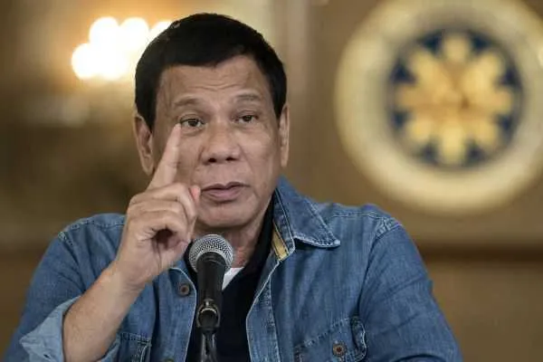 Tổng thống Philippines yêu cầu kiểm tra lại tất cả hợp đồng của Chính phủ