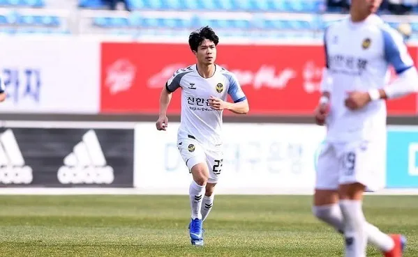 Báo Hàn ca ngợi Công Phượng dù chưa ghi bàn ở K-League