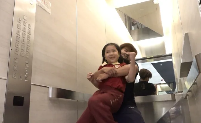 Các kỹ năng tự vệ hữu ích cho trẻ để xử lý tình huống bị sàm sỡ trong thang máy