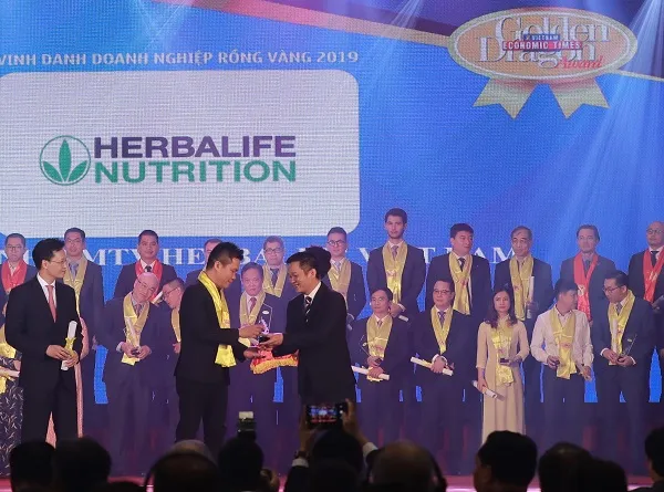 Herbalife Việt Nam nhận được Giải thưởng Rồng Vàng 2019