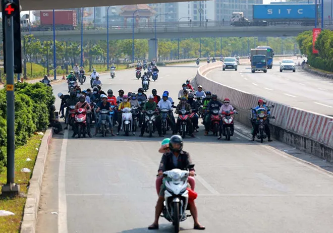 Dự báo thời tiết TPHCM hôm nay 9/4: Nhiệt độ ngoài trời buổi trưa khoảng 41 - 42 độ C