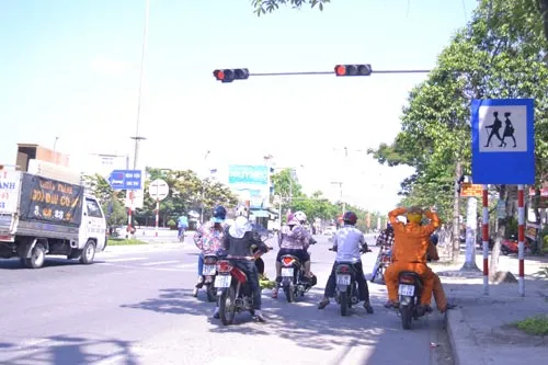 Dự báo thời tiết hôm nay 10/4: Tây Bắc Bộ, Trung Bộ và Nam Bộ nắng, chiều tối có mưa rào