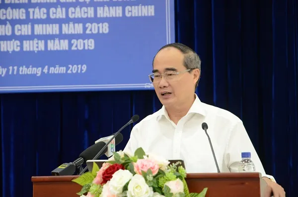 Người dân vẫn than phiền thủ tục rườm rà, nhiêu khê