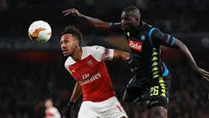 Diễn biến Arsenal vs Napoli tại lượt đi tứ kết Cup C2: Arsenal đặt một chân vào bán kết